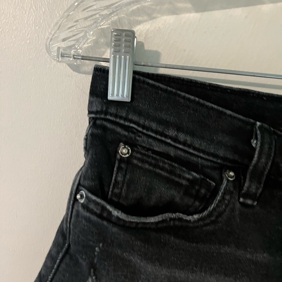 BDG Black Tomgirl Mid Rise Jean Short - Picture 5 of 9